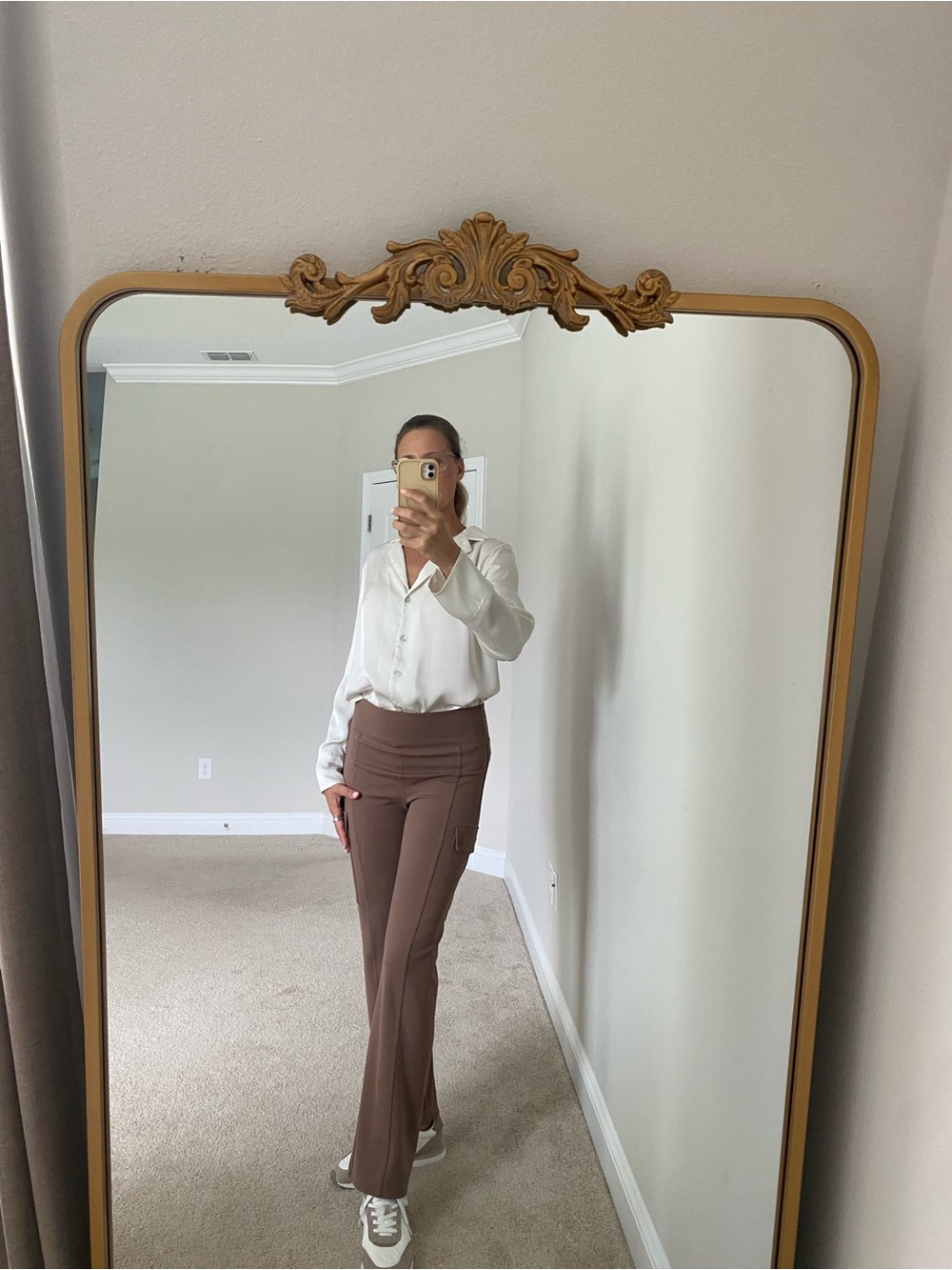 Athleta Delancey Pants Straight
Cargo Beige Brown size M